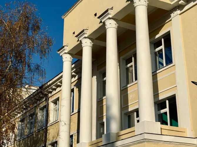 Отречемся от старого быта: жизнь и смерть на Шаболовке